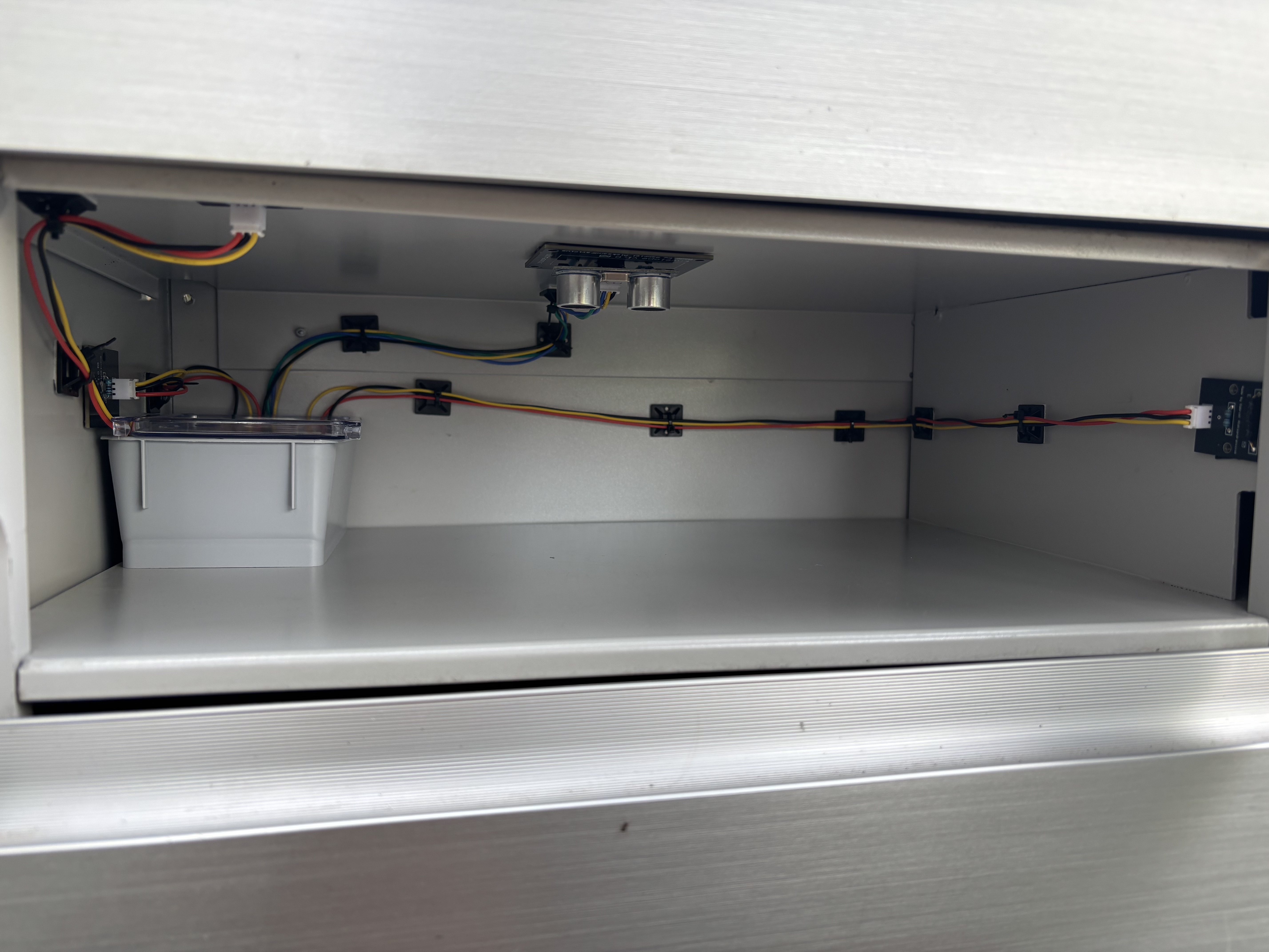 Mailbox with the transmitter module inside
